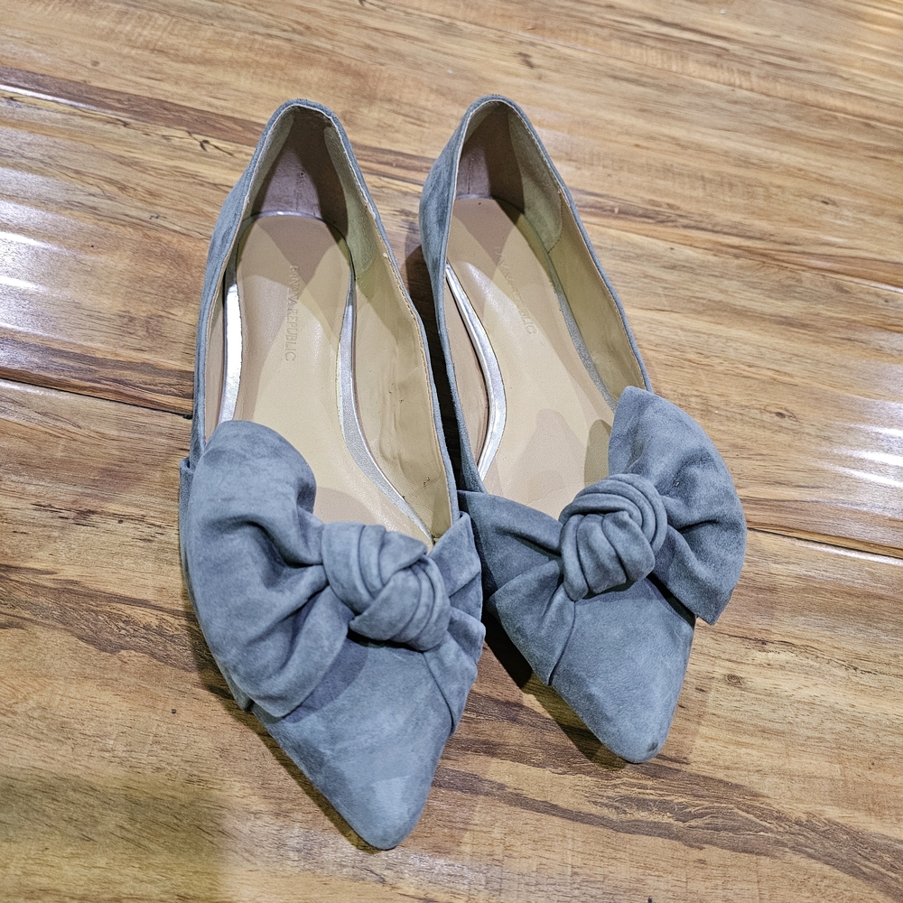 Banana Republic Gray Bow Flats